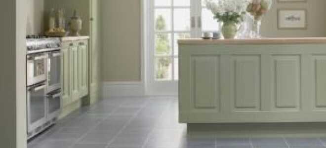 Плитка для пола совмещенной кухни и прихожей