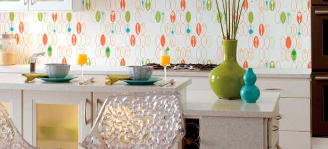 Какие обои лучше для кухни и по каким критериям их выбрать