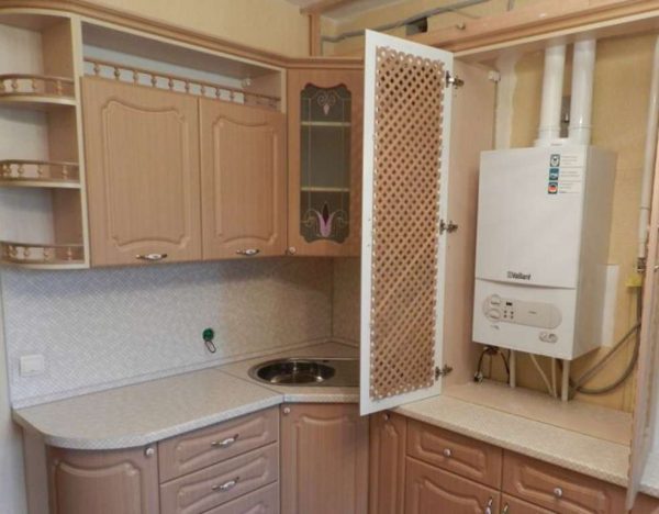интерьер кухни с газовым котлом в классическом стиле
