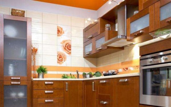 кафель на стене в интерьере кухни