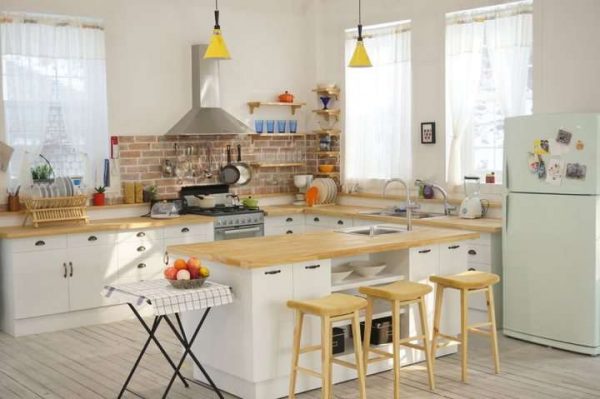 фартук из кирпичной кладки на кухне