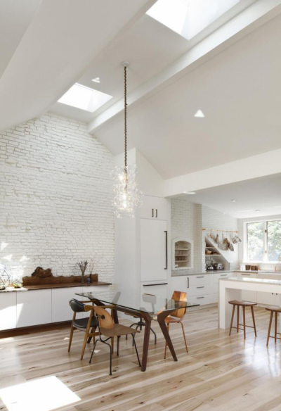 Дизайн кухни с белой кирпичной стеной