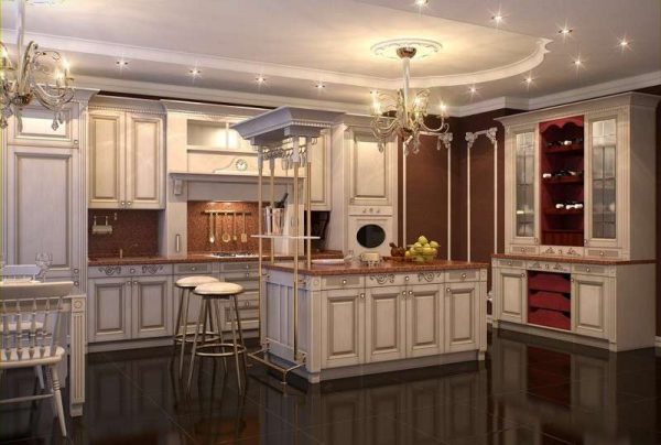 интерьер классической кухни в светлых тонах с патинированием