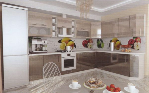 угловая кухня цвета кофе с молоком с глянцевыми фасадами