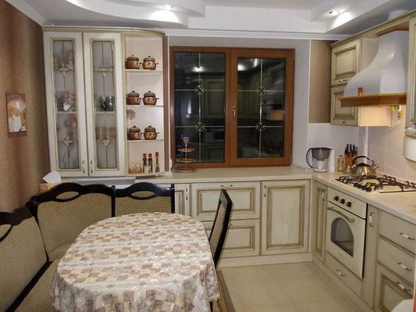 мягкий уголок на кухне в классическом стиле