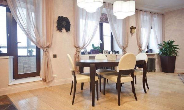 шторы и жалюзи на кухне в стиле неоклассика