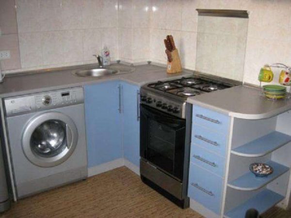 стиральная машина в интерьере кухни