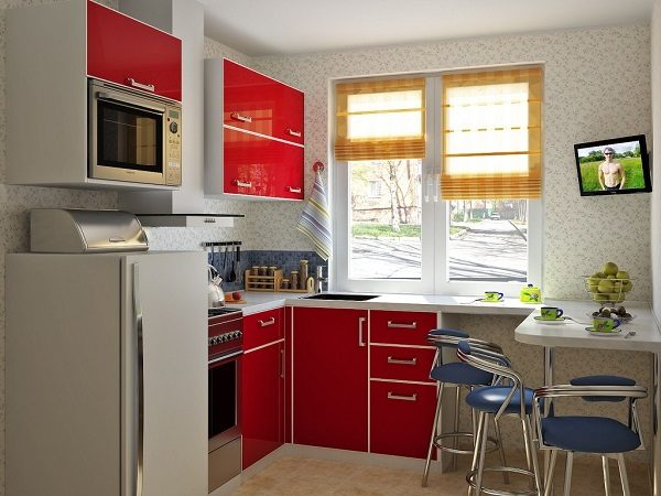 телевизор с креплением на стене кухни