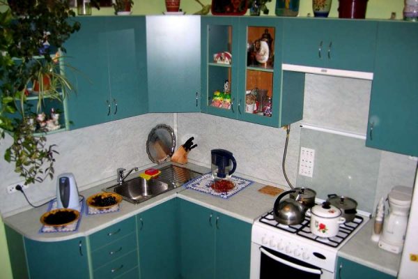 угловая кухня недорогая цвета морской волны