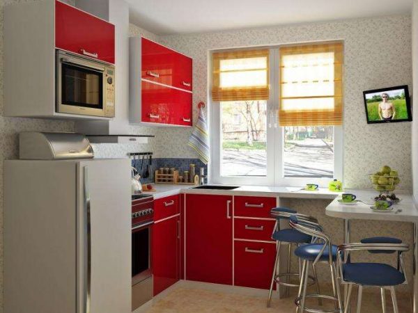 красный угловой гарнитур на маленькой кухне