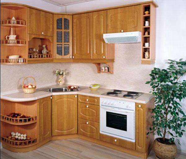 маленький угловой гарнитур на кухне